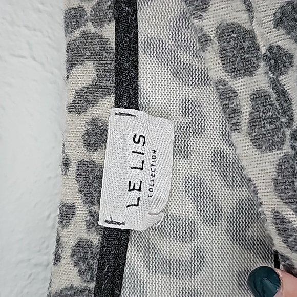 Lelis Collection Cropped Animal Print Sweater, Long Sleeve, Size Medium - Picture 2 of 3